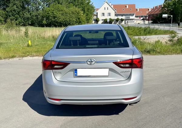 Toyota Avensis cena 48500 przebieg: 232000, rok produkcji 2015 z Koszalin małe 79